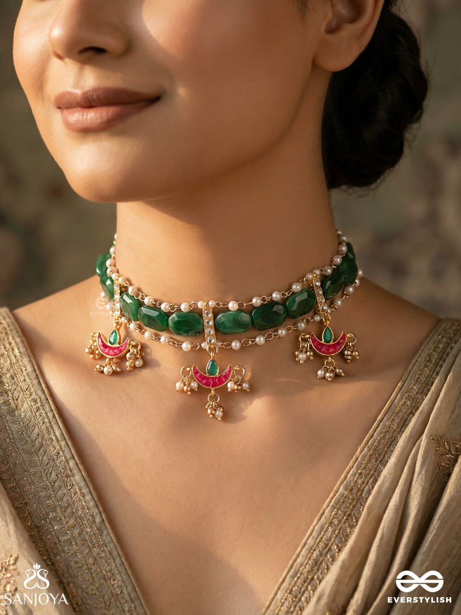 Nilachapa - Blue-Green Arc- Dark Emerald Green Textured Choker With Kundan And Pearls