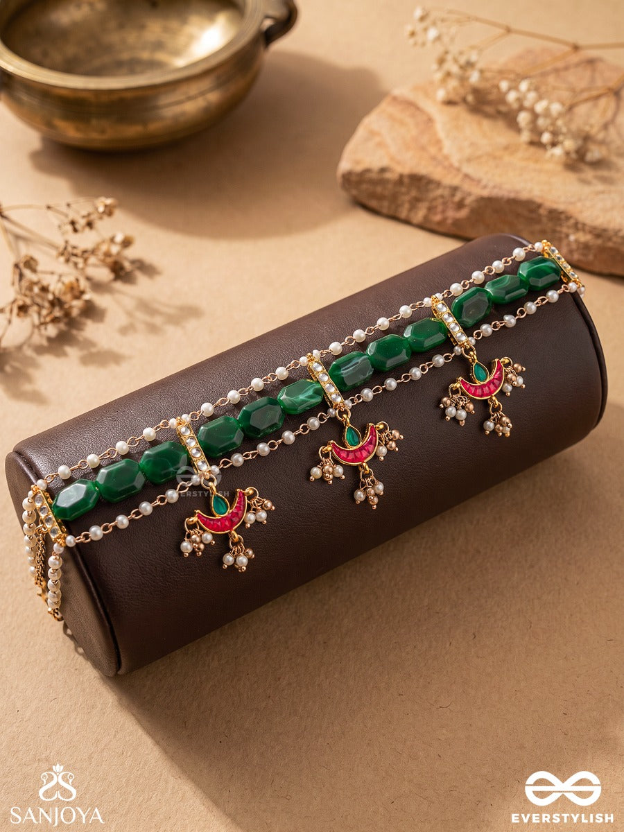 Nilachapa - Blue-Green Arc- Dark Emerald Green Textured Choker With Kundan And Pearls