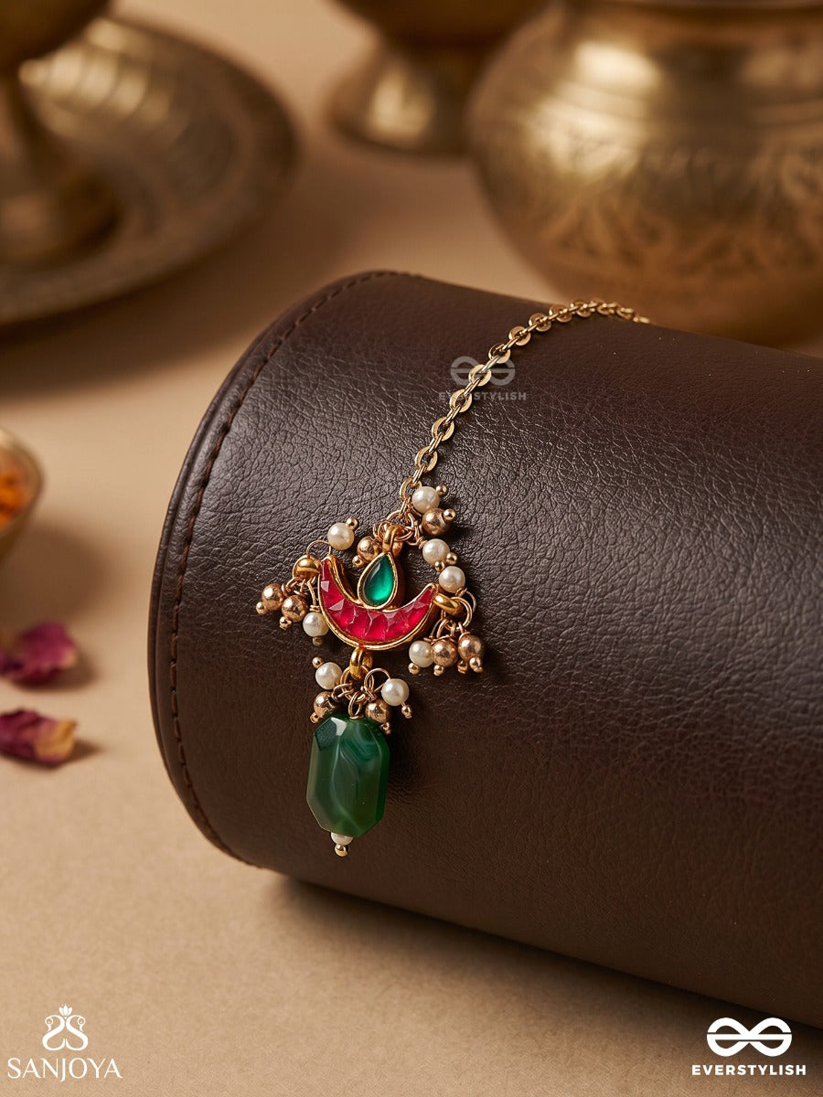Nilachapa - Blue-Green Arc- Dark Emerald Green Textured Maangtika With Kundan And Pearls