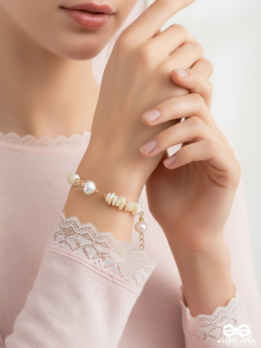 Ocean Breeze - Bracelet With Shell Beads And Pearl