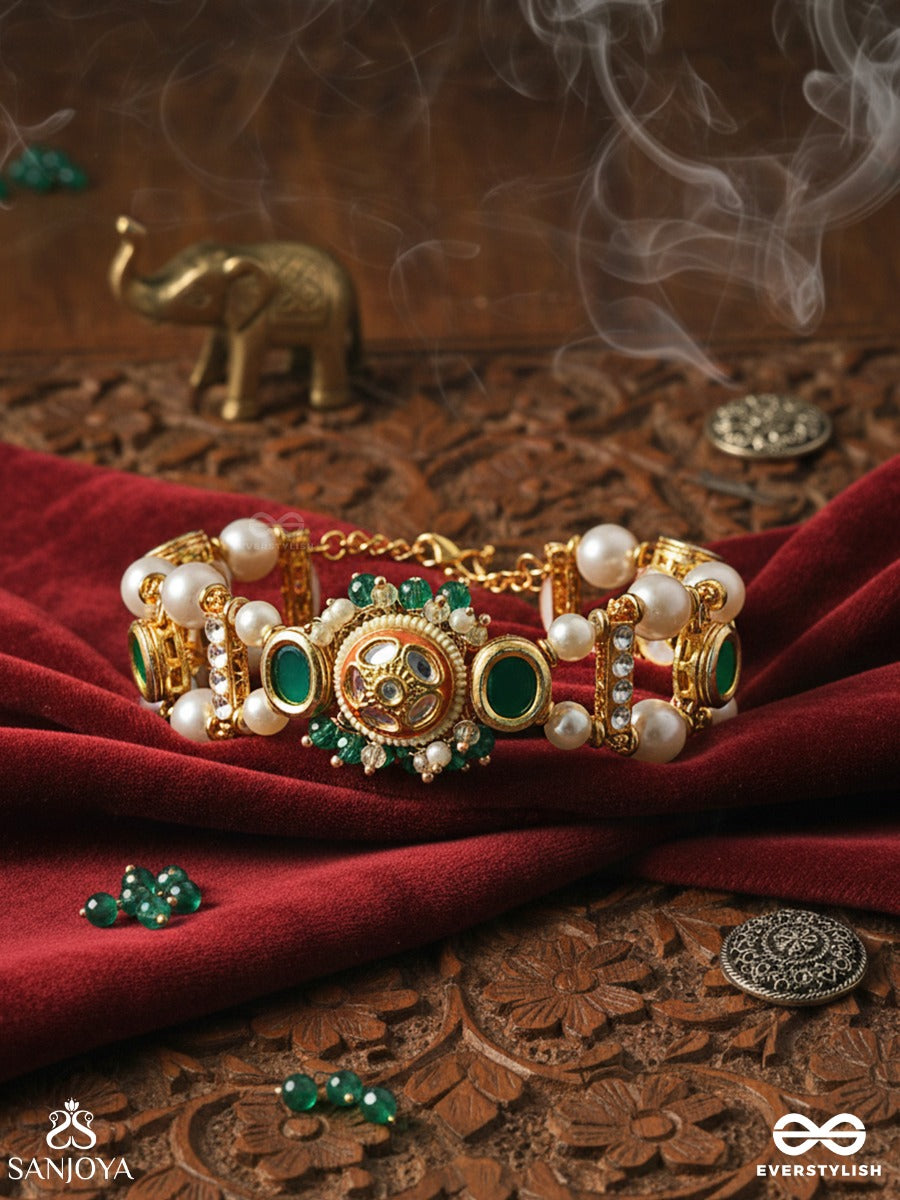 Mehrava - Aura Of Affection - Pearl Strand Bracelet With Emerald-Tone Accents And A Decorative Gold Medallion