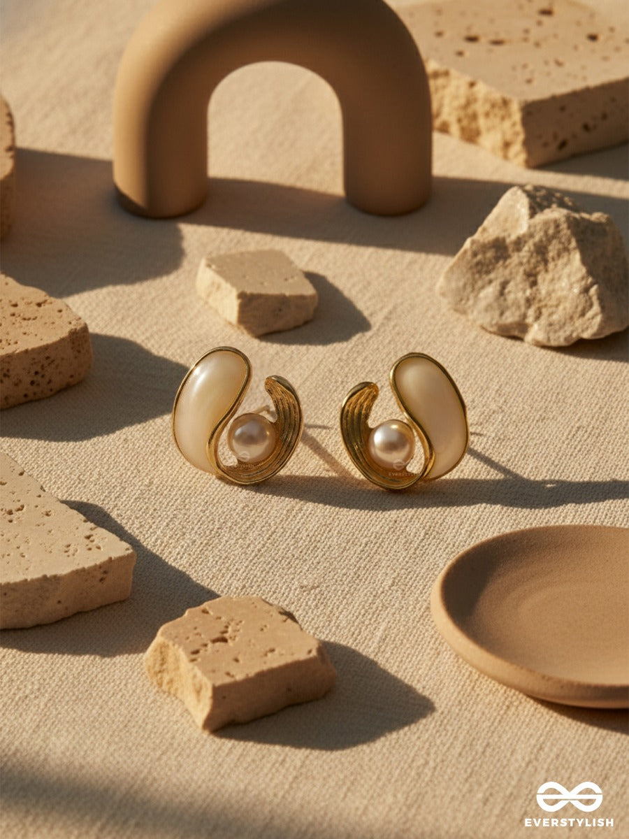 Gloss Swirl - White And Gold Pearl Studs