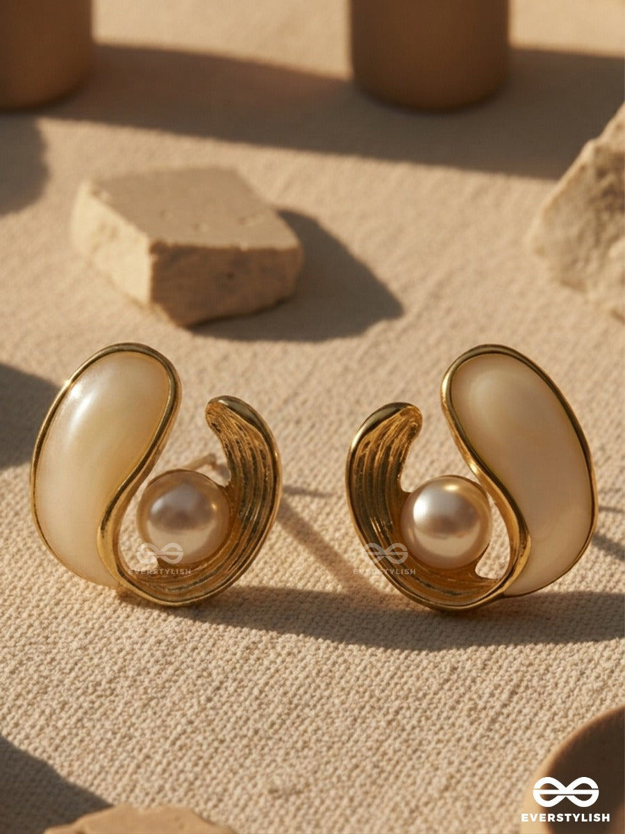 Gloss Swirl - White And Gold Pearl Studs
