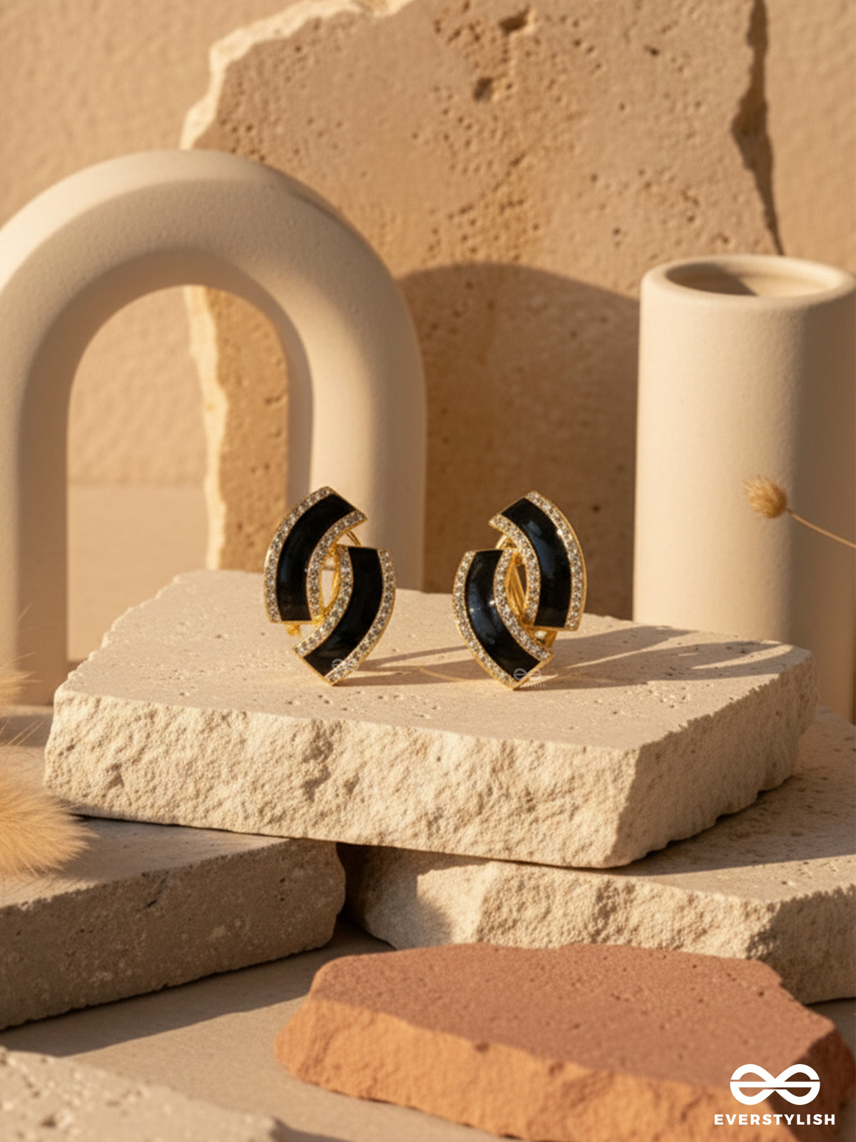 The Mod Curve - Glossy Black Studs With Silver Edge