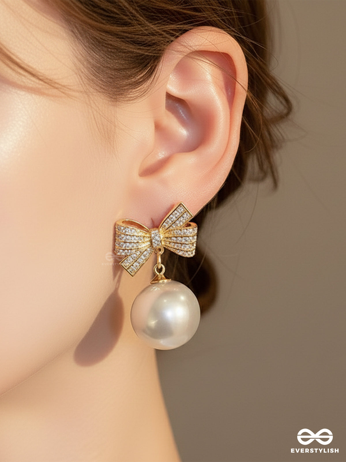 Dewdrop Dazzle - Sparkly Bow With Single Pearl Drop