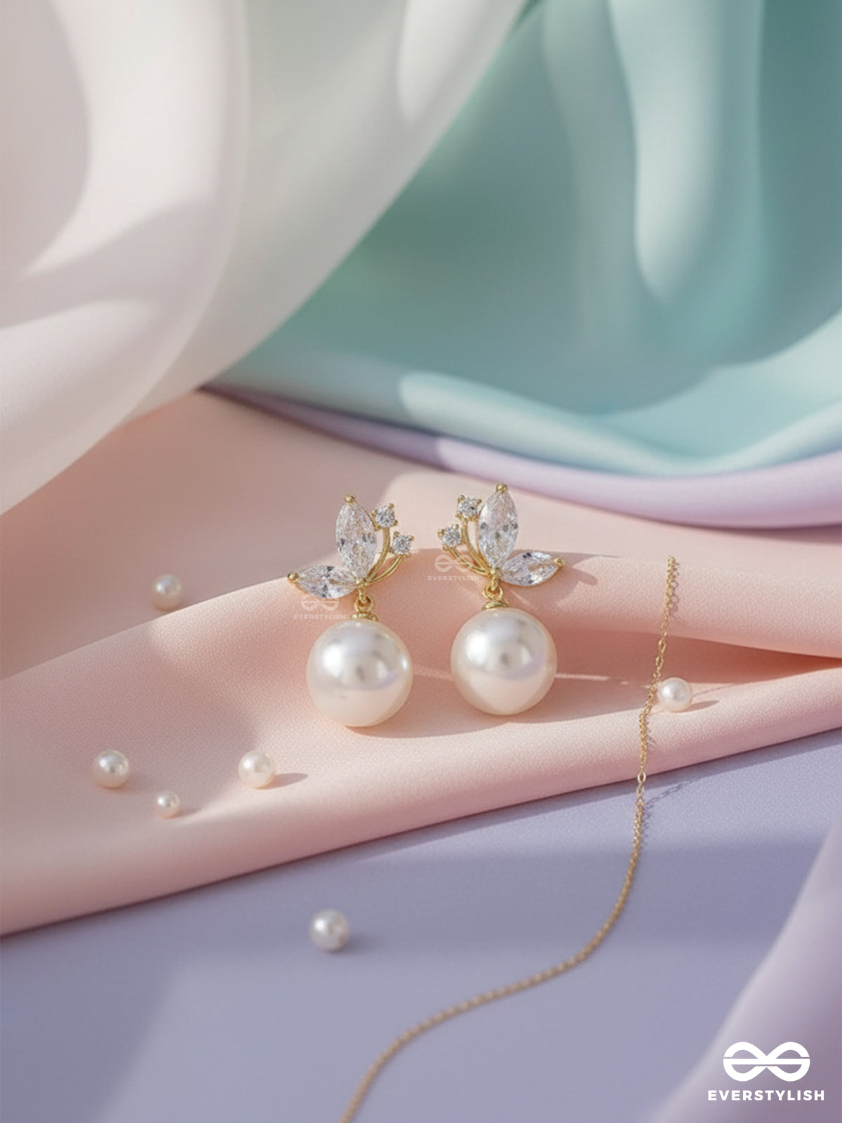 Pearl Bud - Minimal Leaf Accent With Pearl