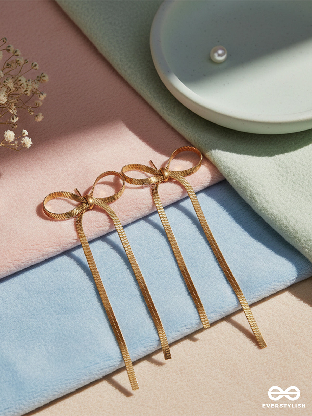 Bowline Glint - Modern Gold Ribbon Drops