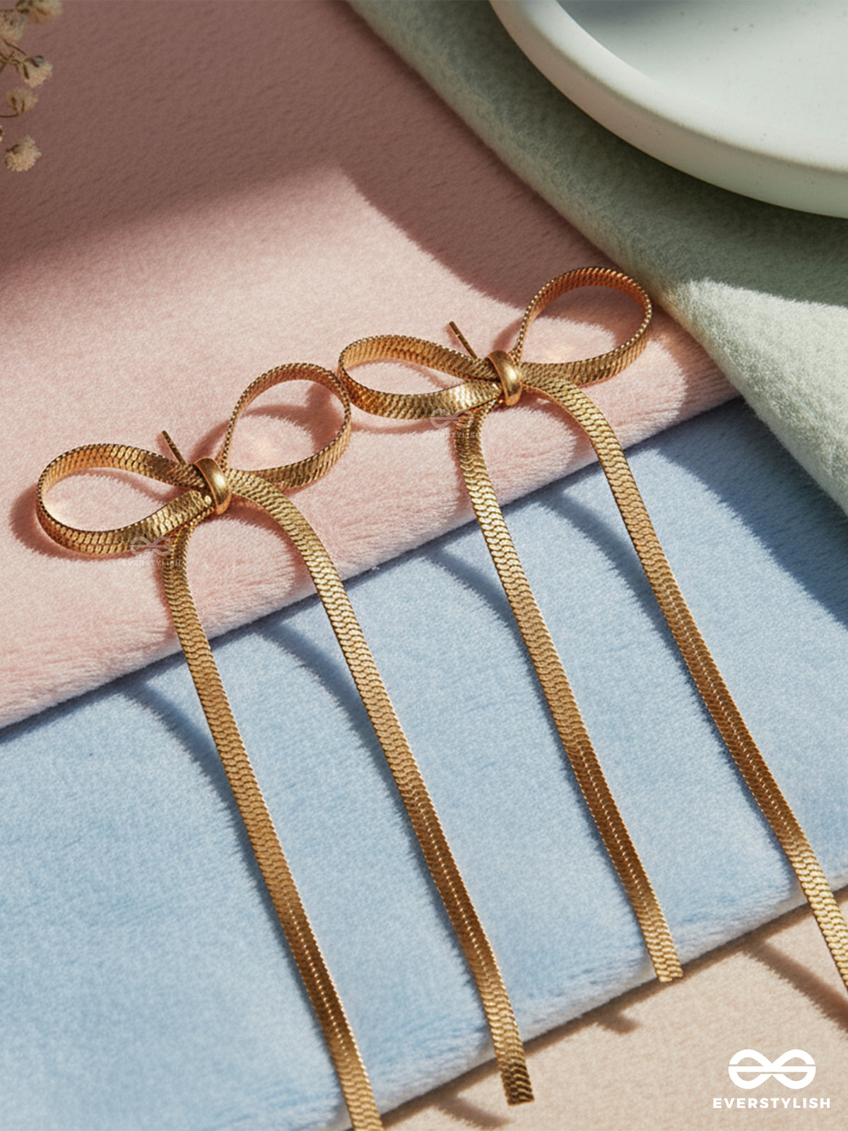 Bowline Glint - Modern Gold Ribbon Drops