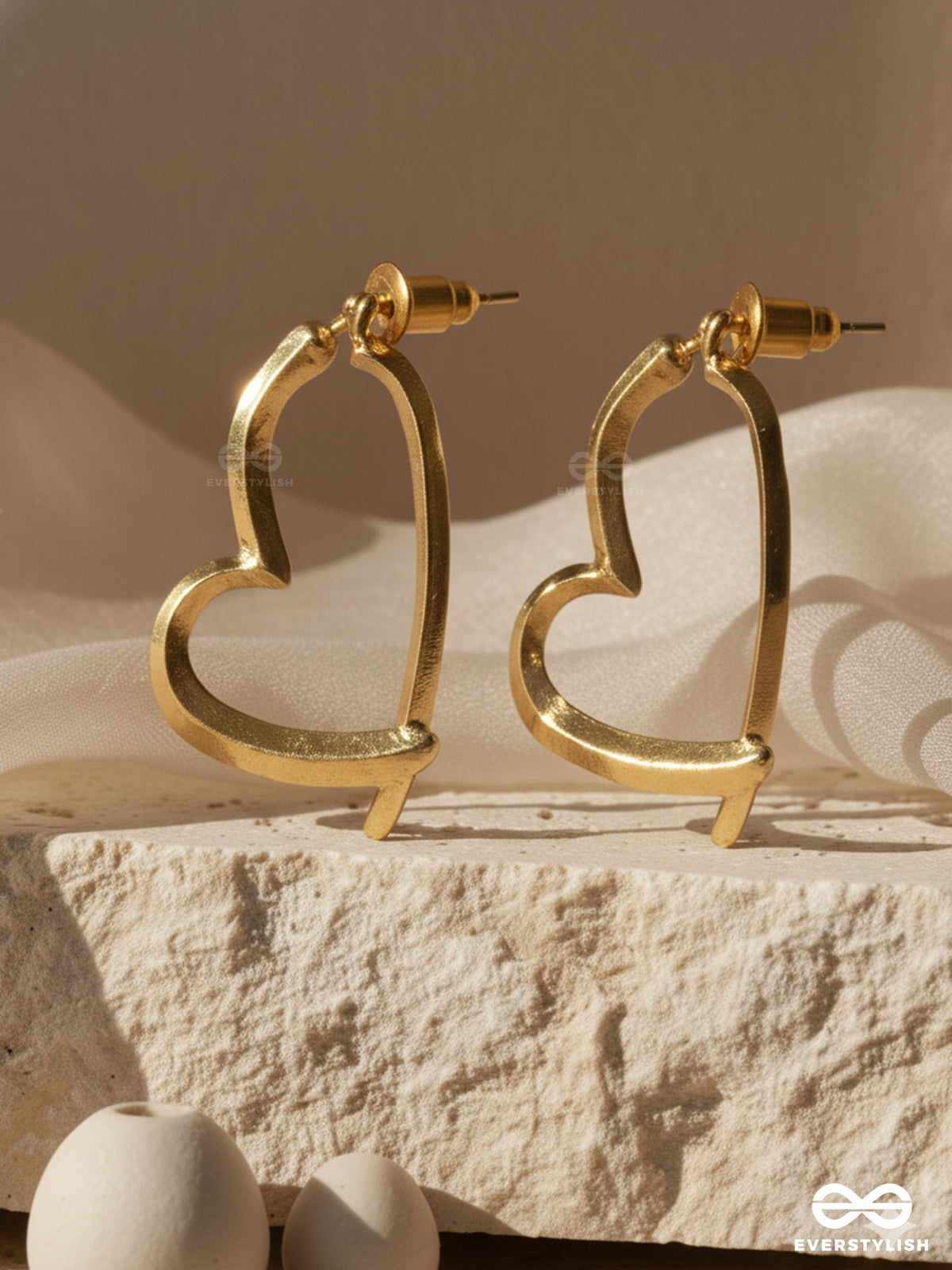 Curved Heartline - Minimal Open Heart Ear Jackets