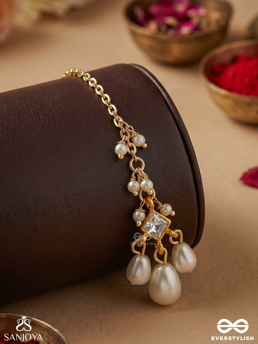 Muktaraa - Pearl Grace - Kundan Style Gold Maangtika With Pearl Drops
