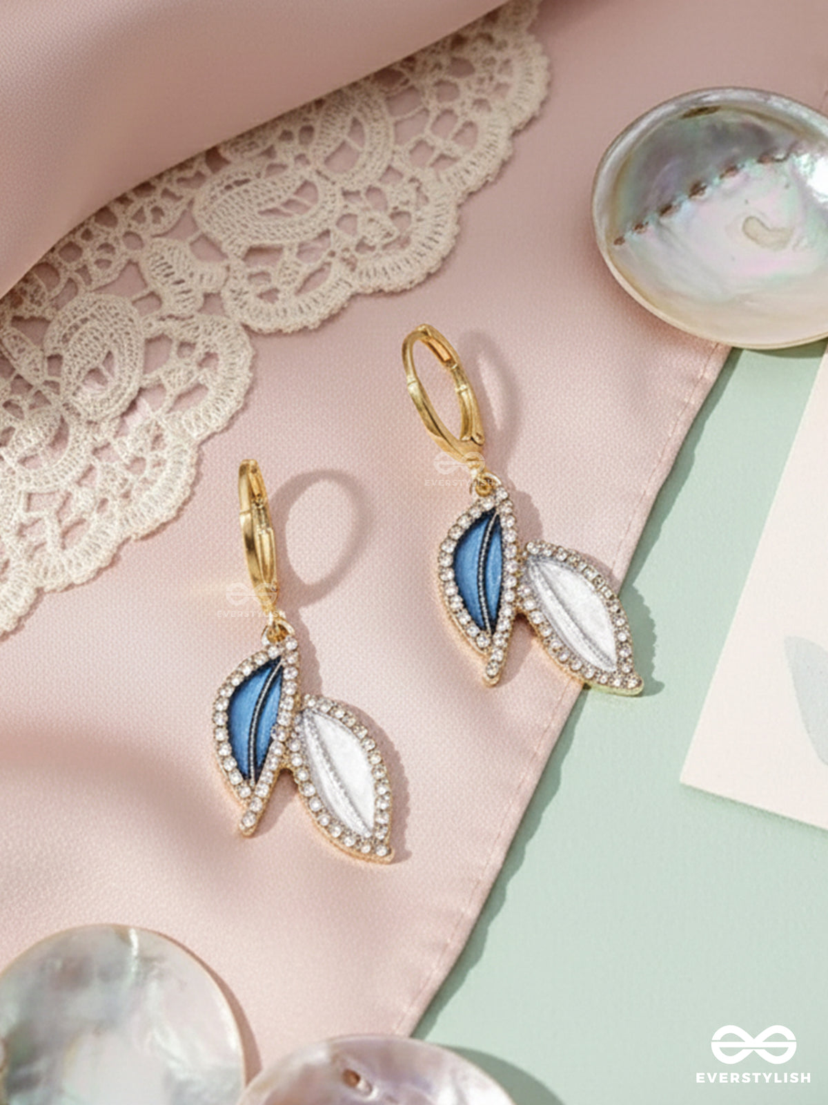 Blue Breeze - Chic Leaf Dangler