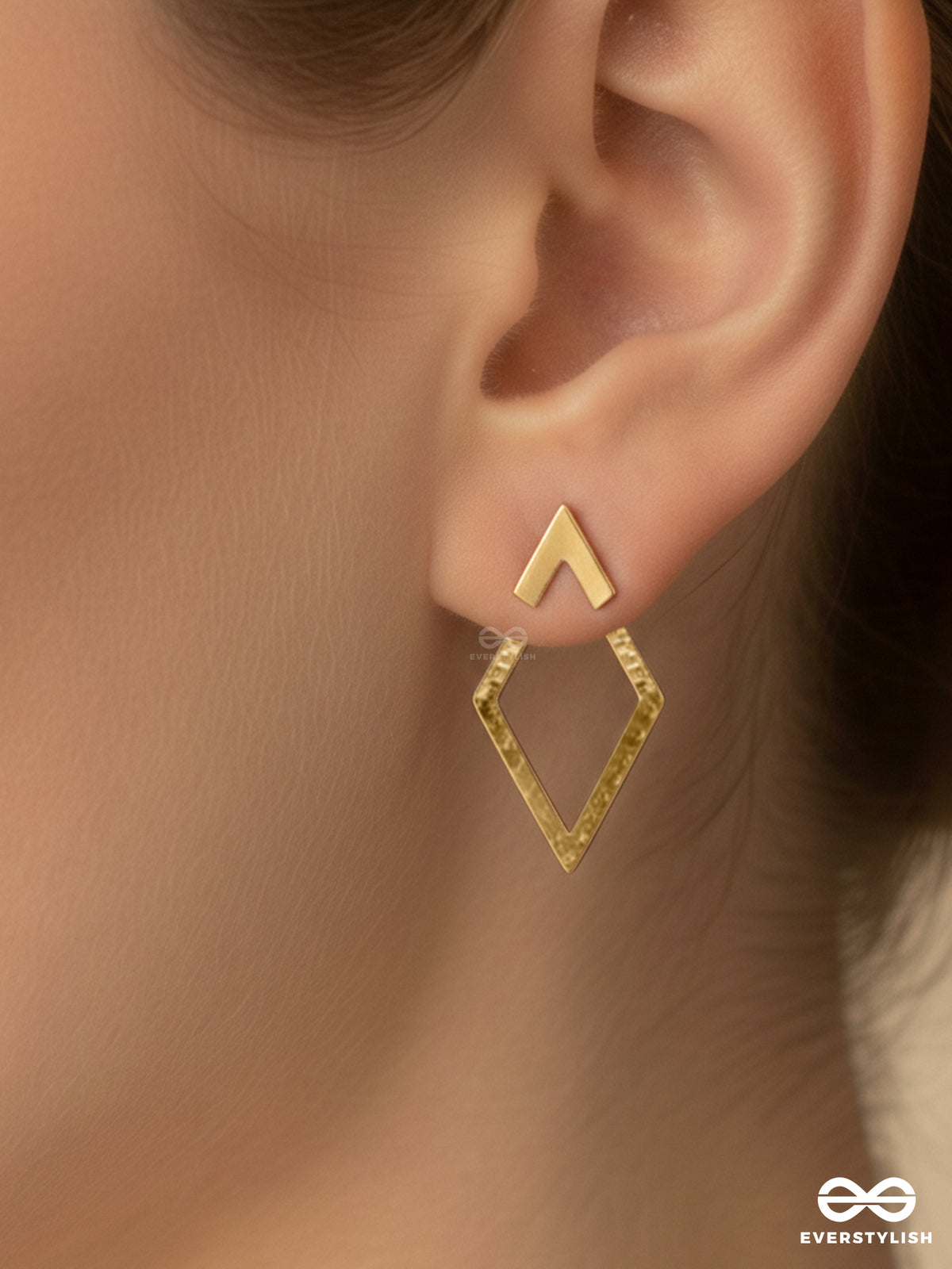 Kryssa -Diamond Frame Ear Jacket