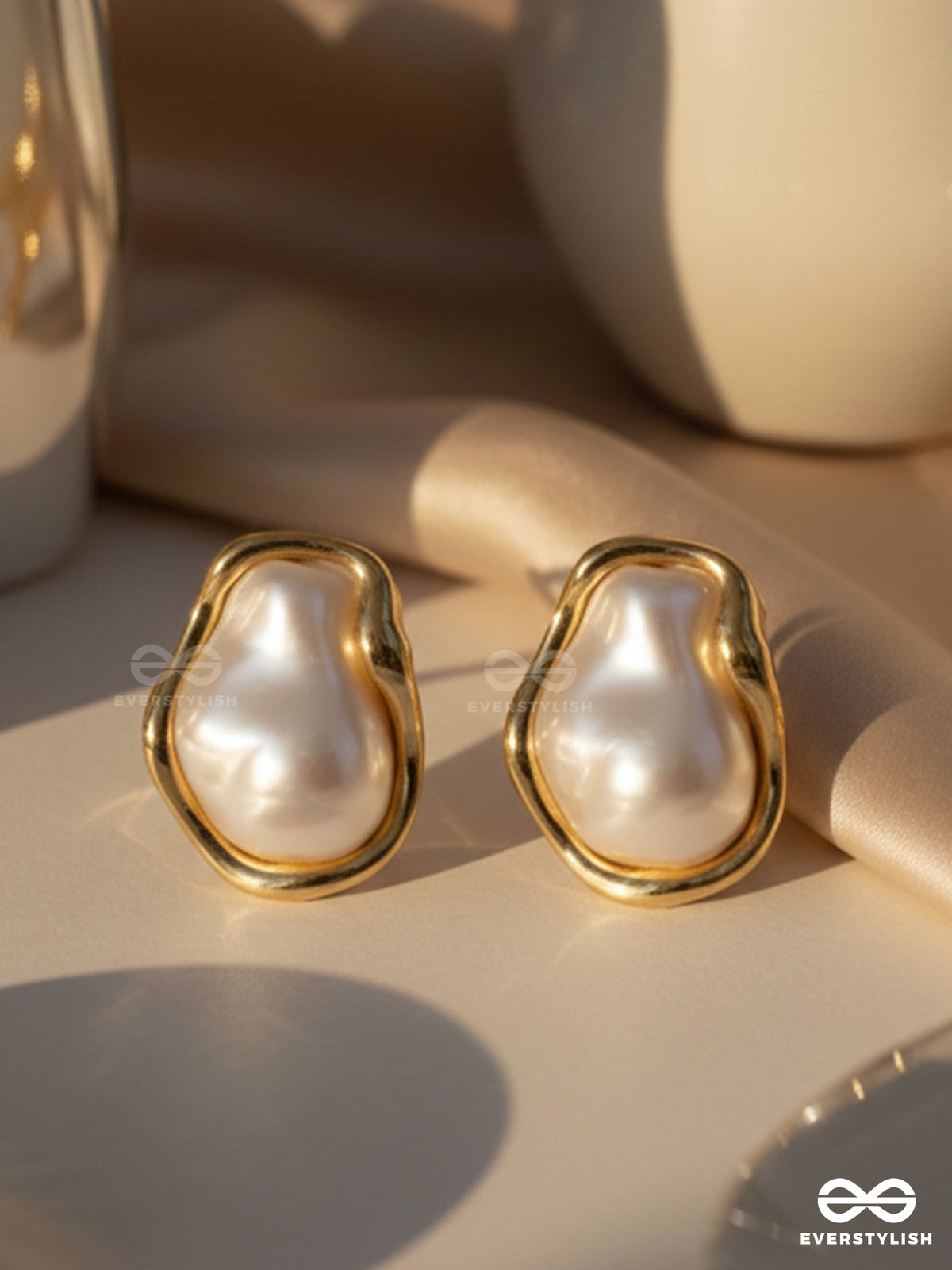 Soft Cloud - Glossy Pearl Stud Earrings