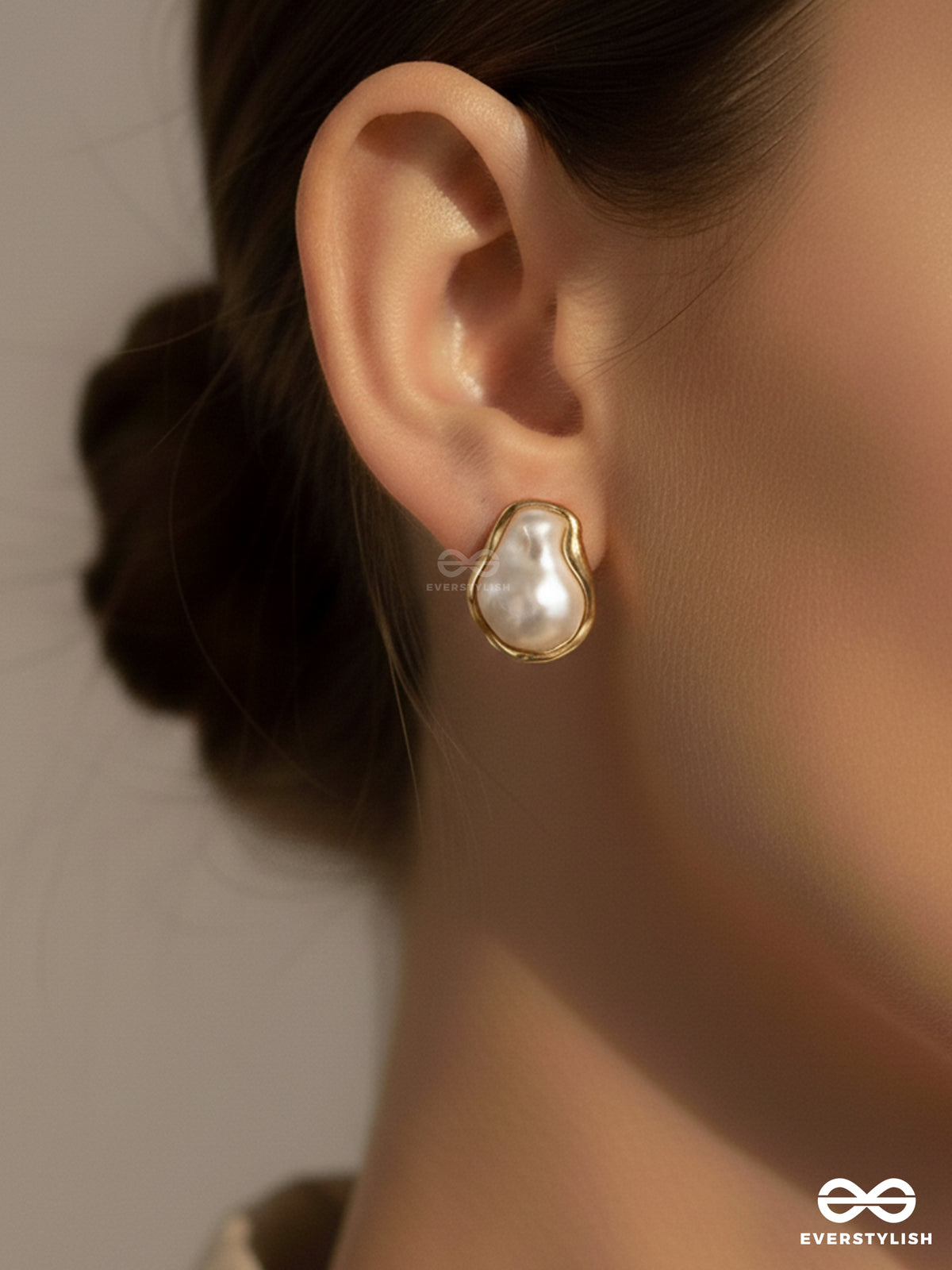 Soft Cloud - Glossy Pearl Stud Earrings