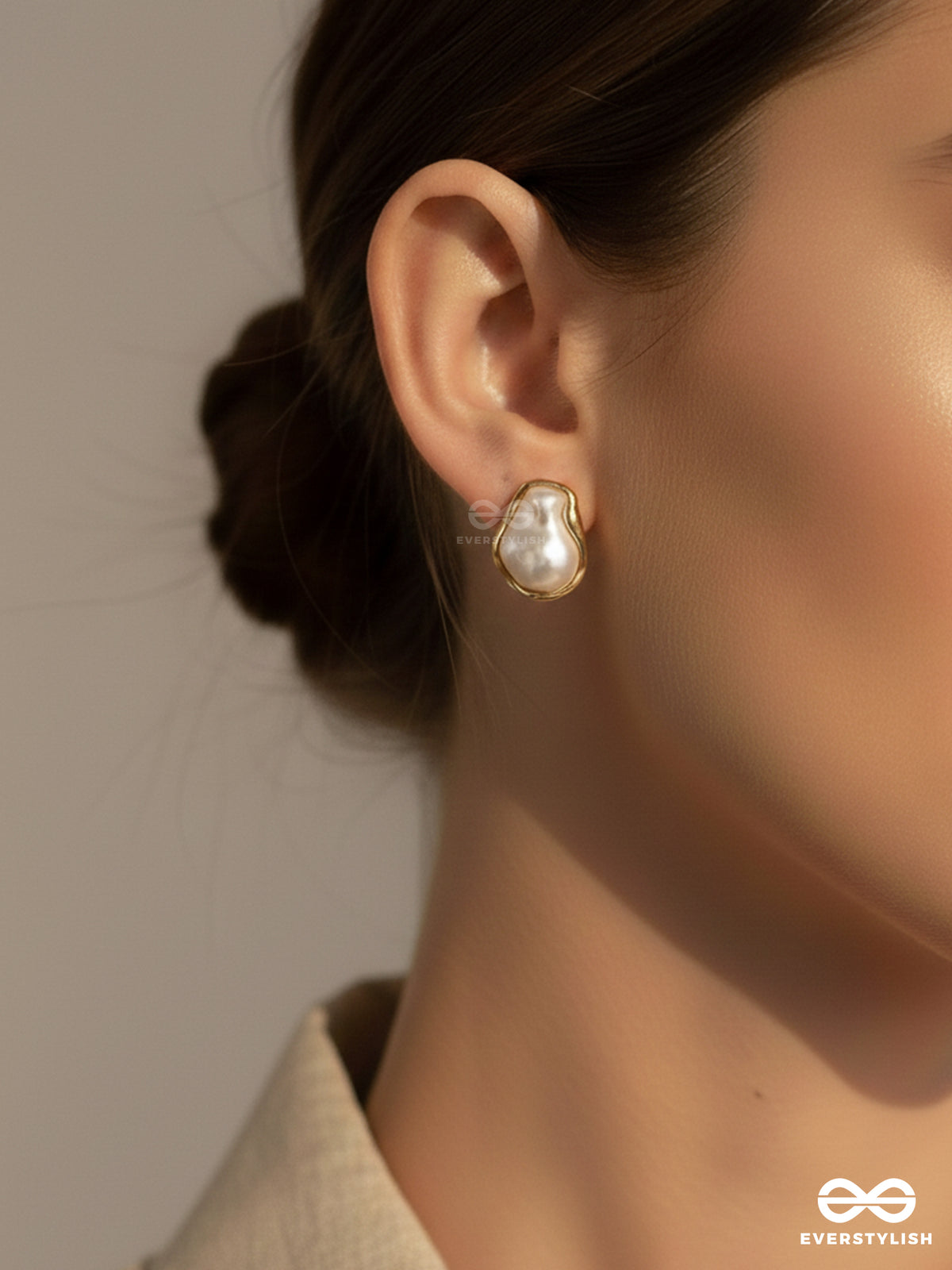 Soft Cloud - Glossy Pearl Stud Earrings