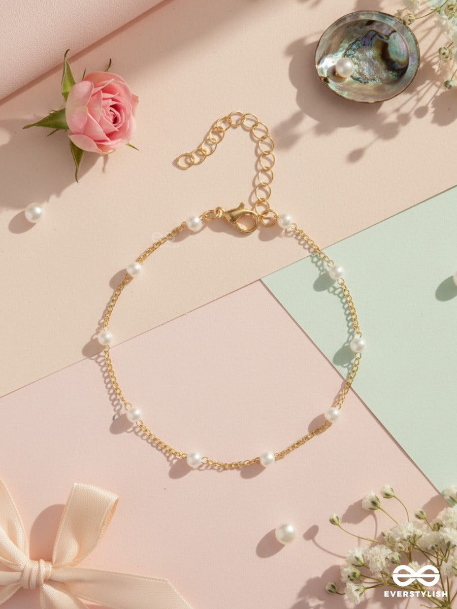 Pearl Trace - Delicate Golden Chain Bracelet