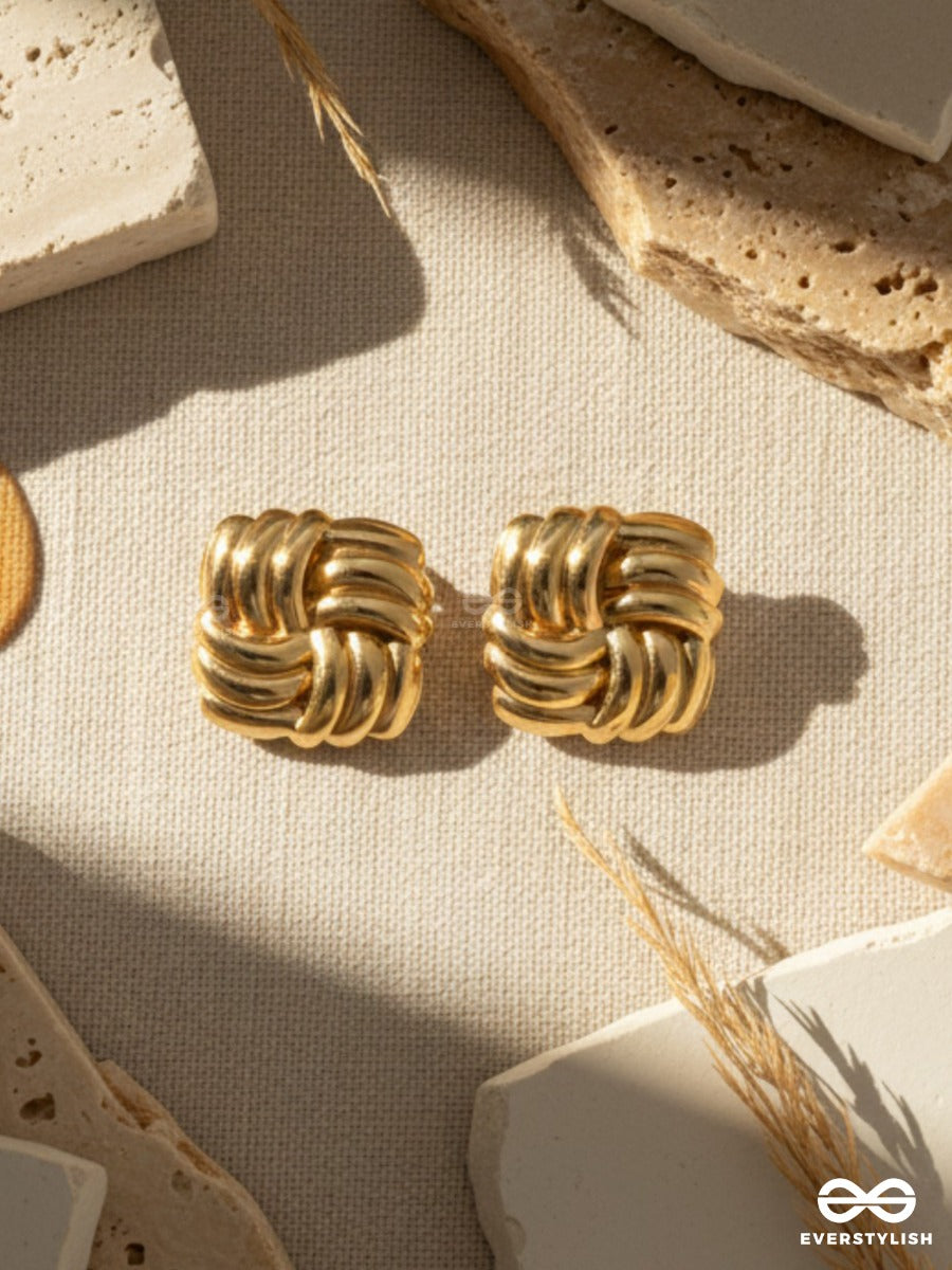 Interlink - Contemporary Gold Studs