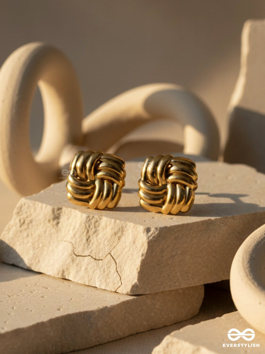Interlink - Contemporary Gold Studs