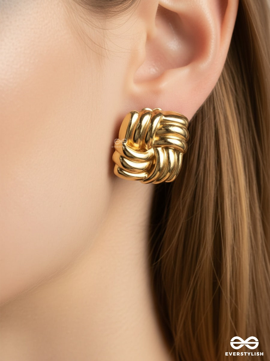 Interlink - Contemporary Gold Studs