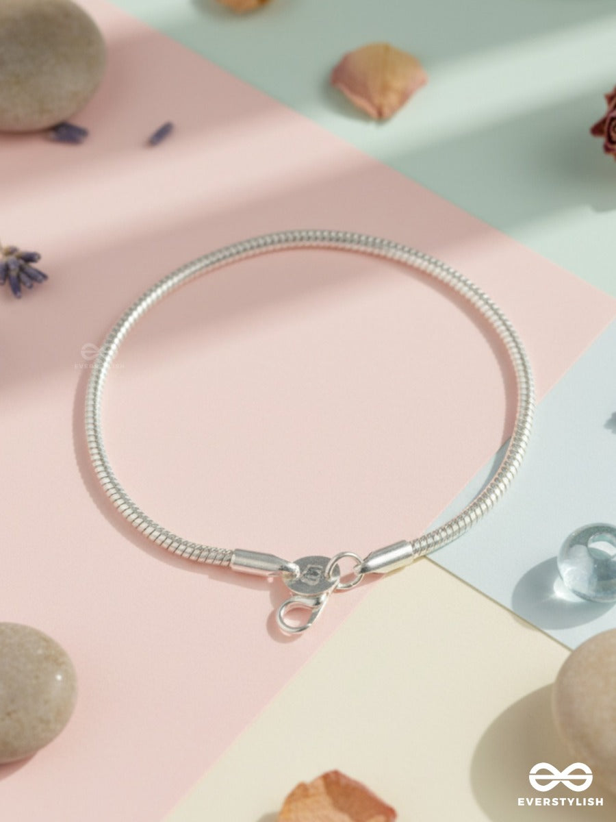 Nova Strand - Contemporary Silver Snake Chain Bracelet