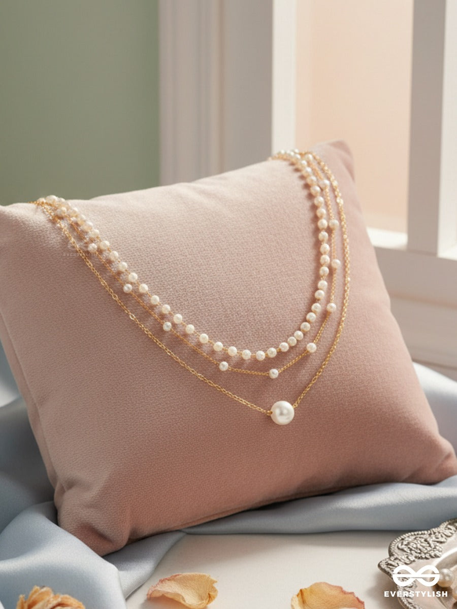 Cloudline - Airy Gold Chains With Subtle Pearl Details