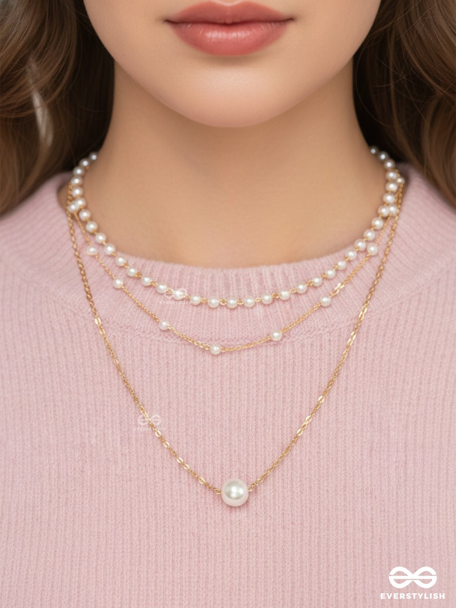 Cloudline - Airy Gold Chains With Subtle Pearl Details