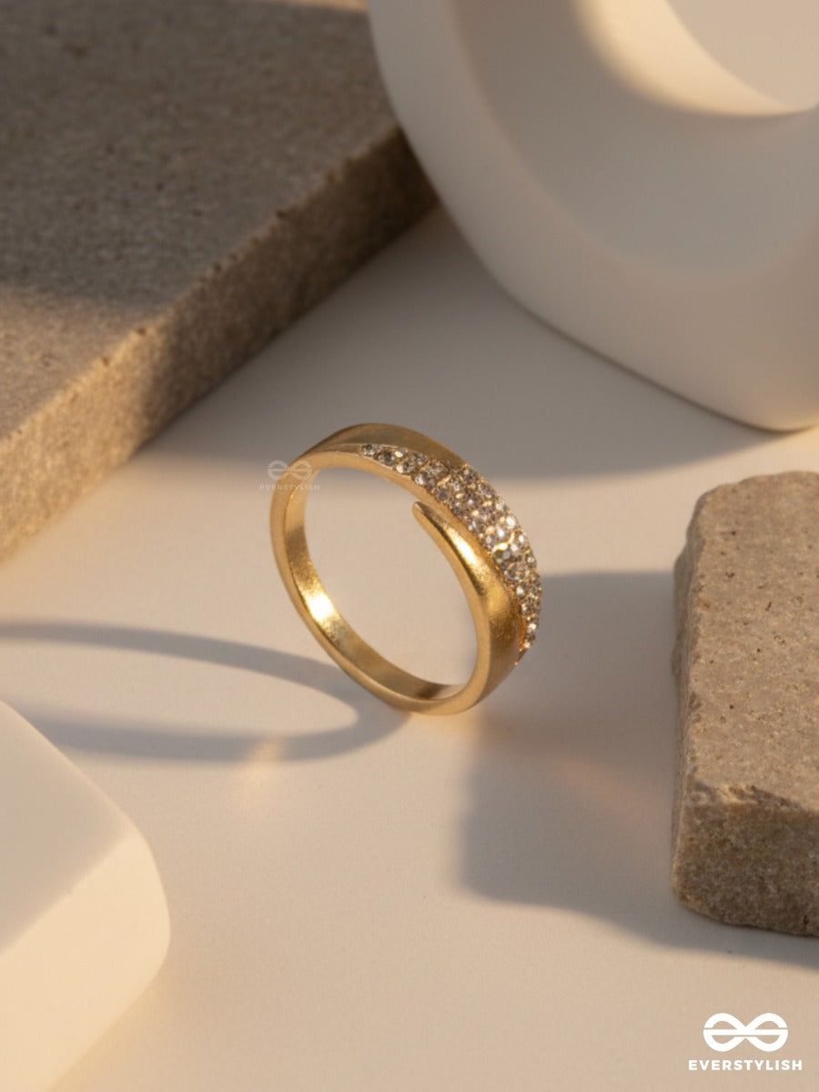 Glint Sweep - Modern Gold Ring