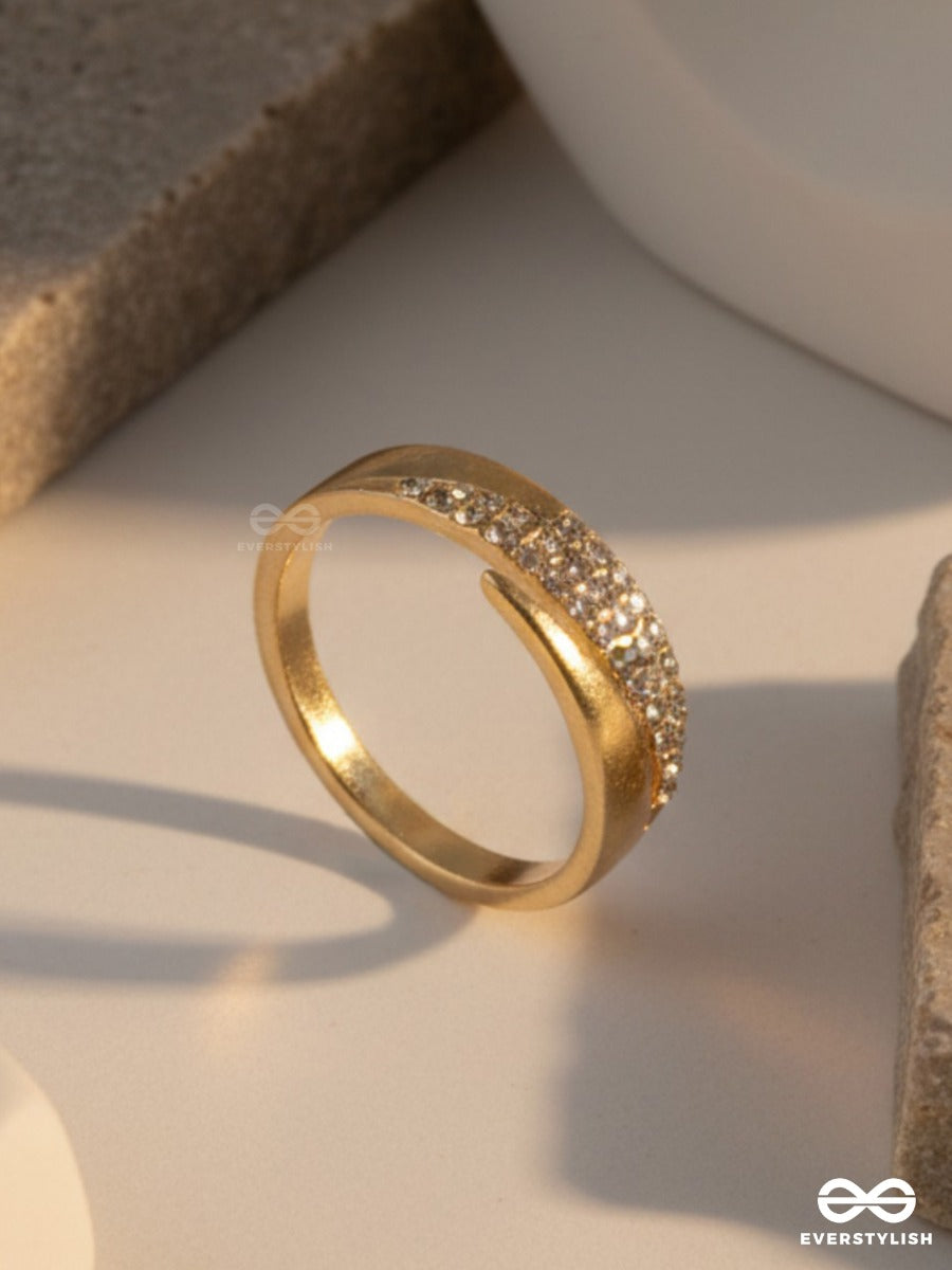 Glint Sweep - Modern Gold Ring