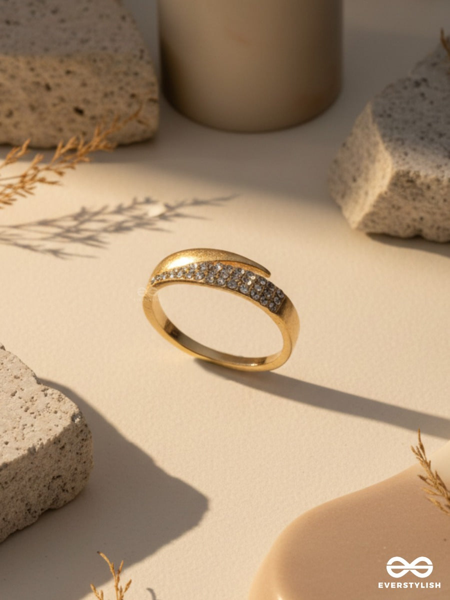 Glint Sweep - Modern Gold Ring