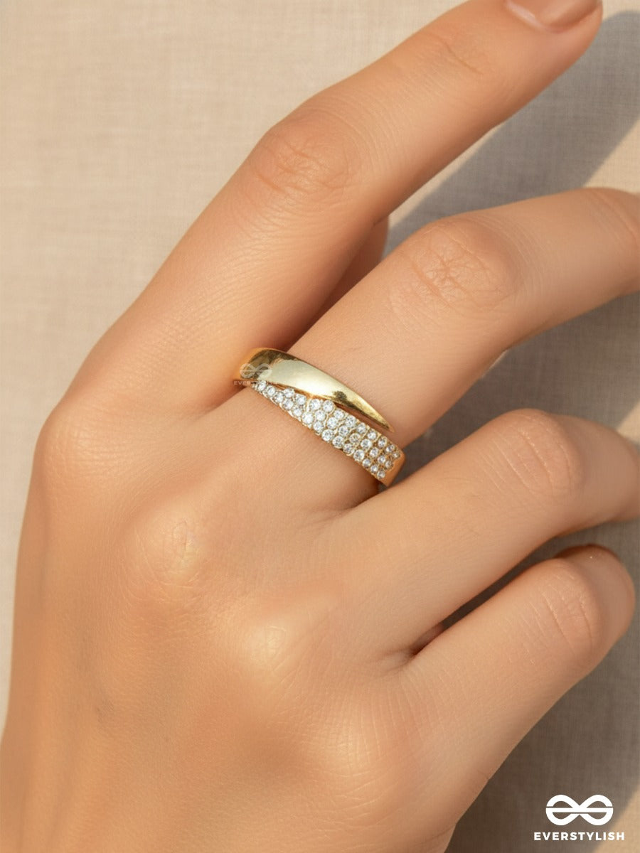 Glint Sweep - Modern Gold Ring