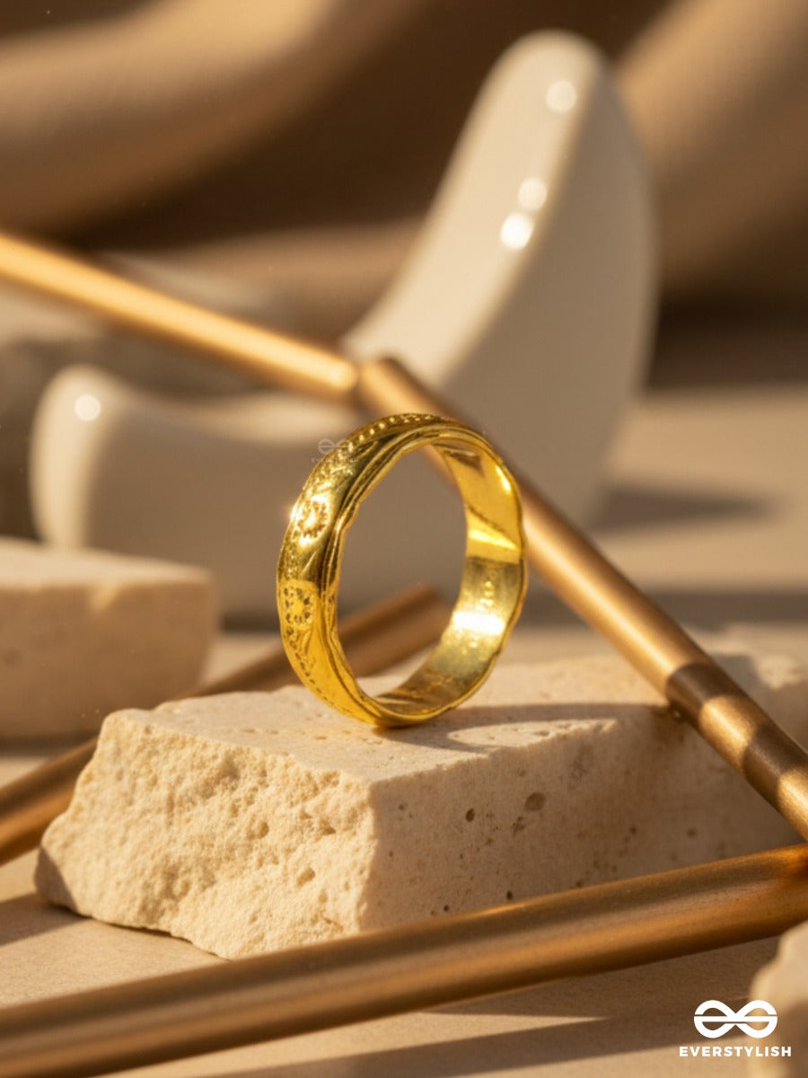 Soft Etch - Minimal Gold Ring