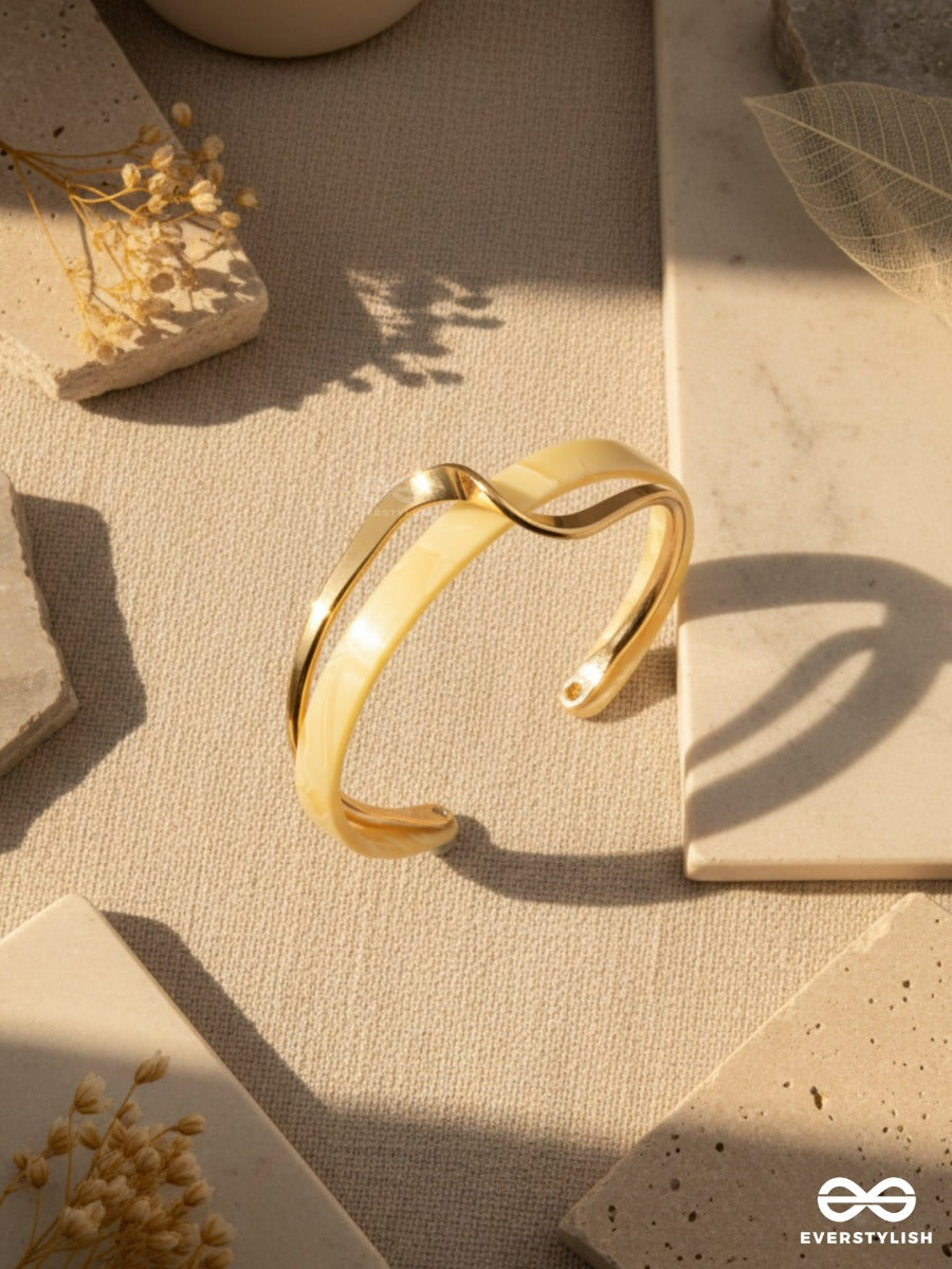 Vanilla Loop - Smooth Open-End Gold Bracelet