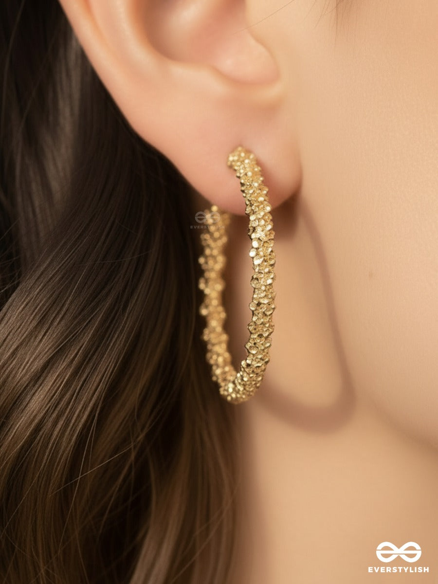 Aurora Twist - Gold Oval Earrings