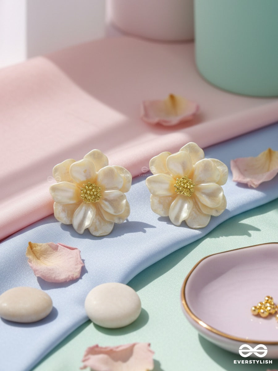 Velora Bloom - Floral Stud Earrings