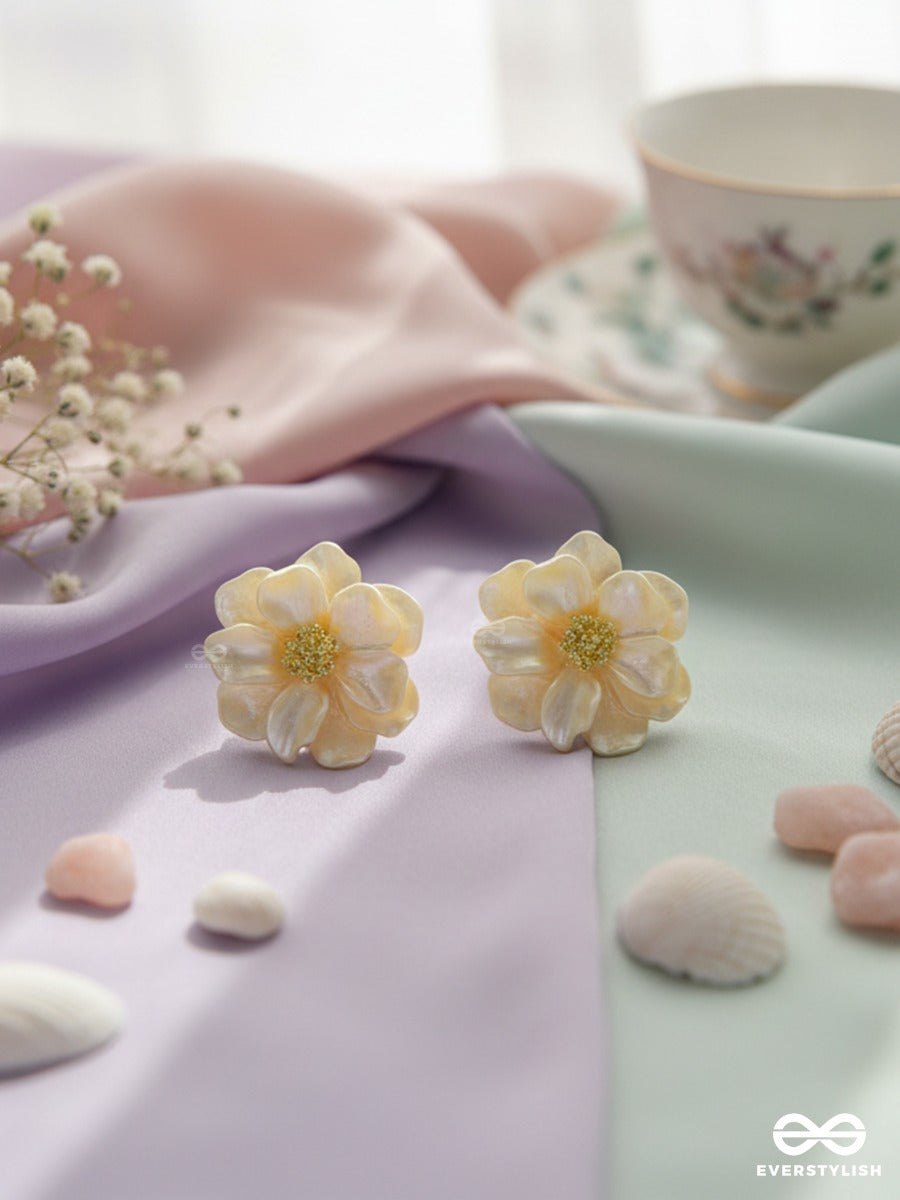 Velora Bloom - Floral Stud Earrings
