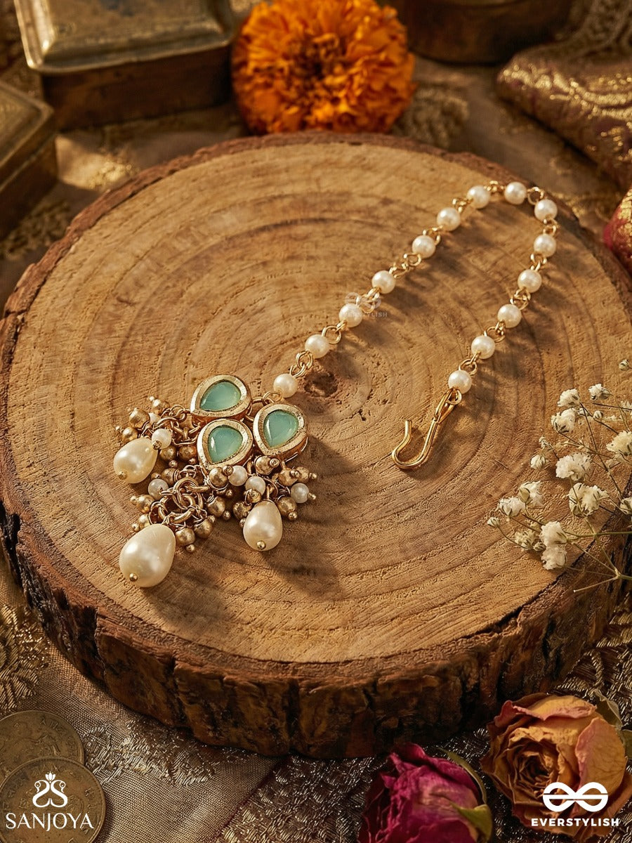 Meghvalli - Cloud Vine - Graceful Maangtika With Gem Panel And Pearl Danglers