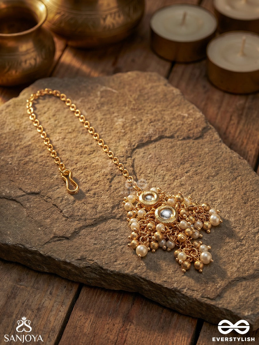 Alokjhari - Stream Of Light - Delicate Maangtika With Ornamental Panel And Dangling Elements