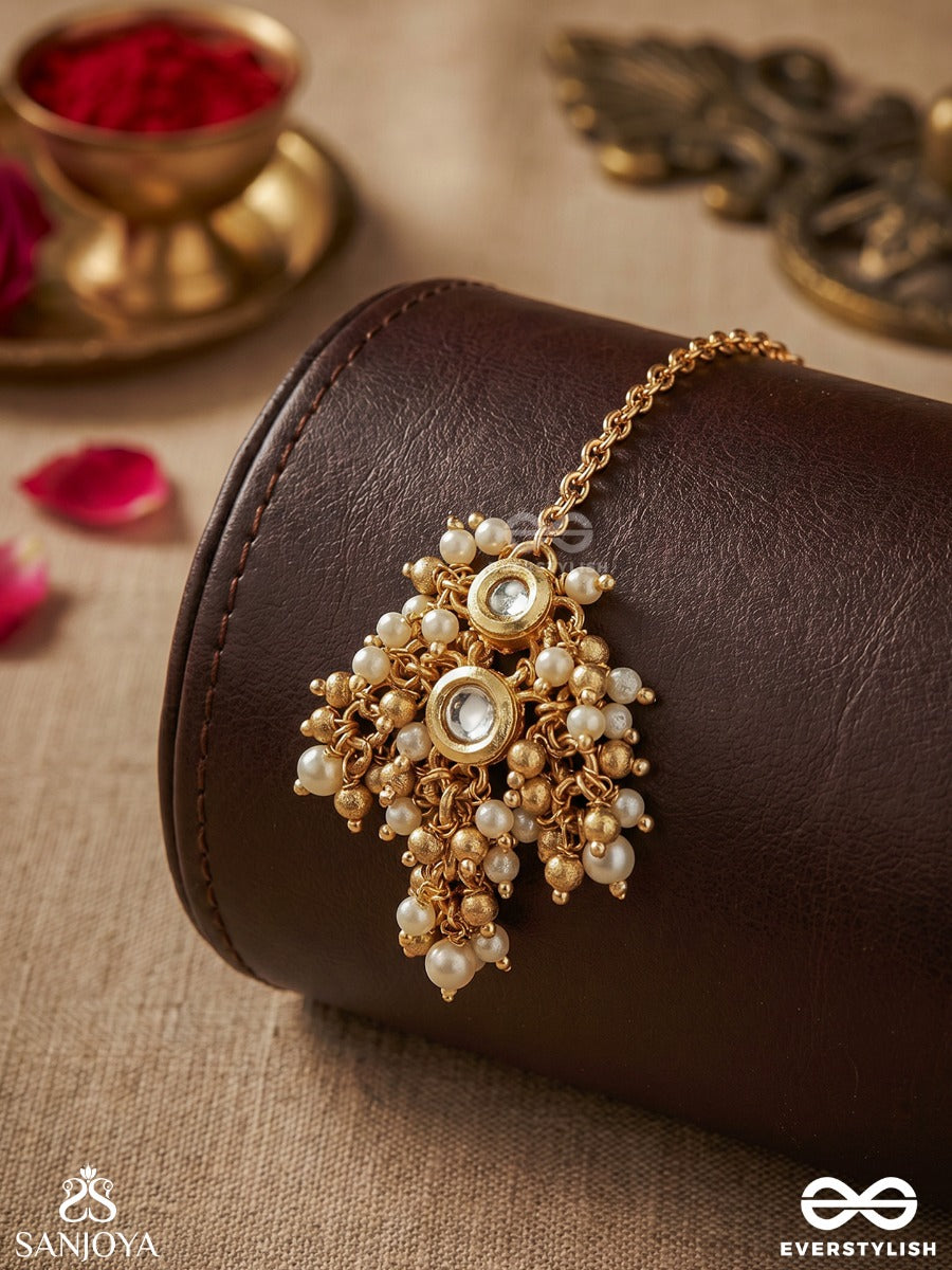 Alokjhari - Stream Of Light - Delicate Maangtika With Ornamental Panel And Dangling Elements