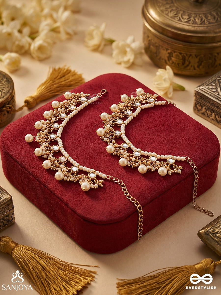 Meghrupa – Cloud Form – Delicate Earchain With Embellished Details And Dangling Pearls