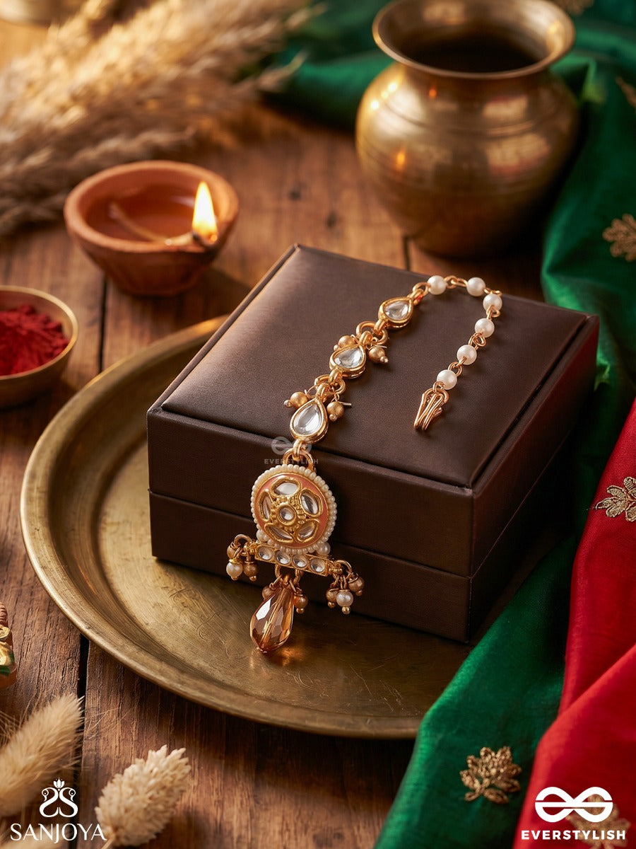 Kesarnoor – Saffron Glow – Elegant Maangtika With Ornamental Motifs And Flowing Accents