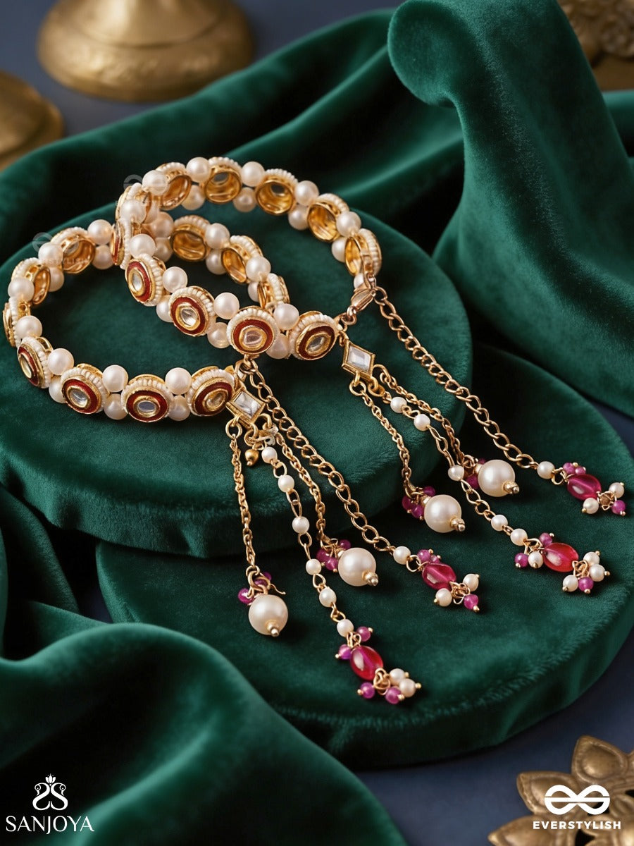 Ratnavalaya – Jewelled Circle – Elegant Pair Of Bracelets With Enamelled Motifs And Dangling Bead Chains
