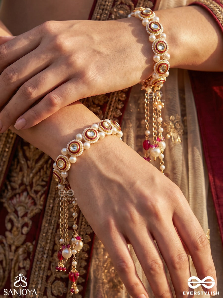Ratnavalaya – Jewelled Circle – Elegant Pair Of Bracelets With Enamelled Motifs And Dangling Bead Chains