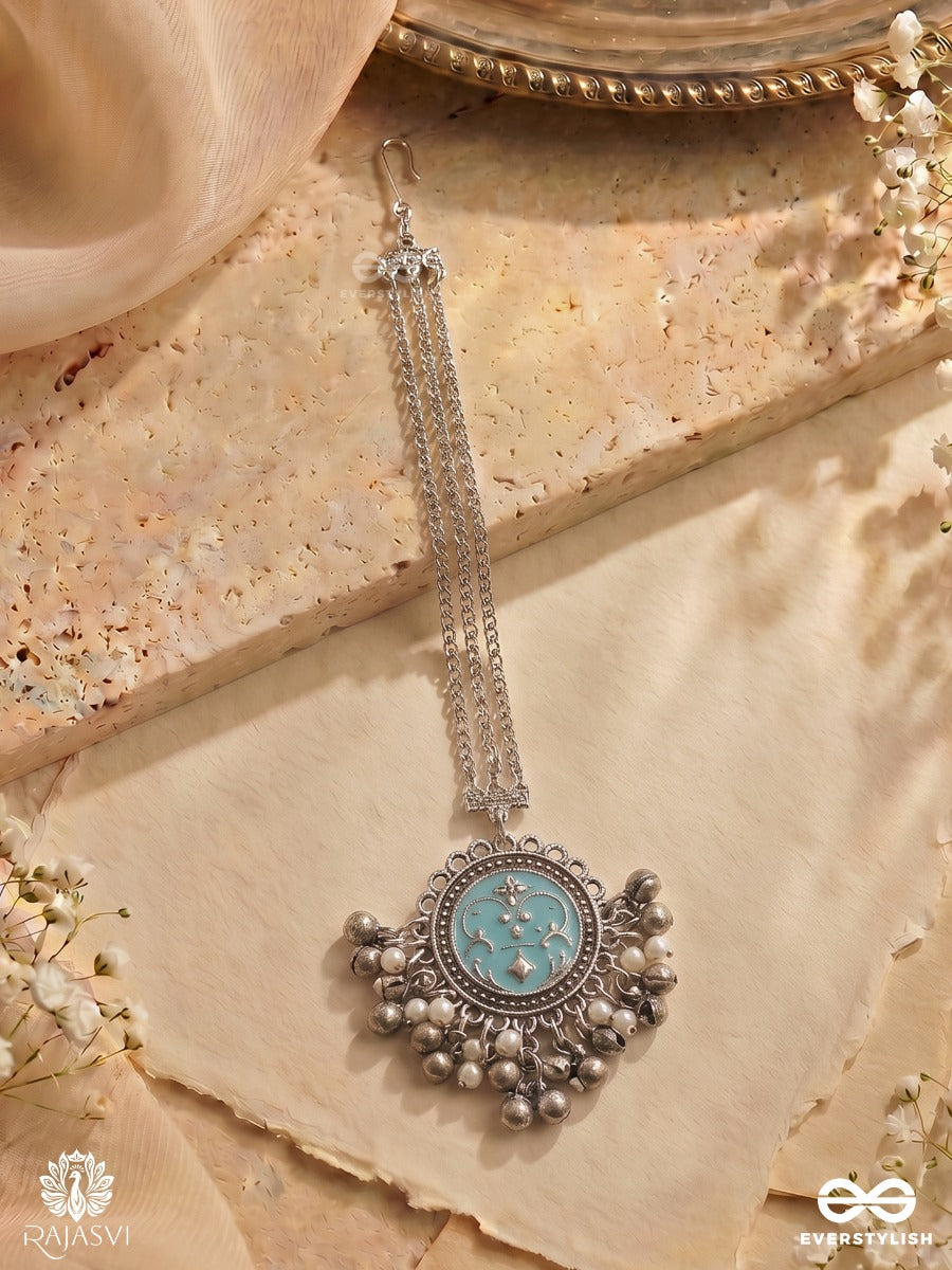 Mahira Reshkaar – Oxidised Maangtika With Turquoise Stone Detailing And Delicate Chain Drops
