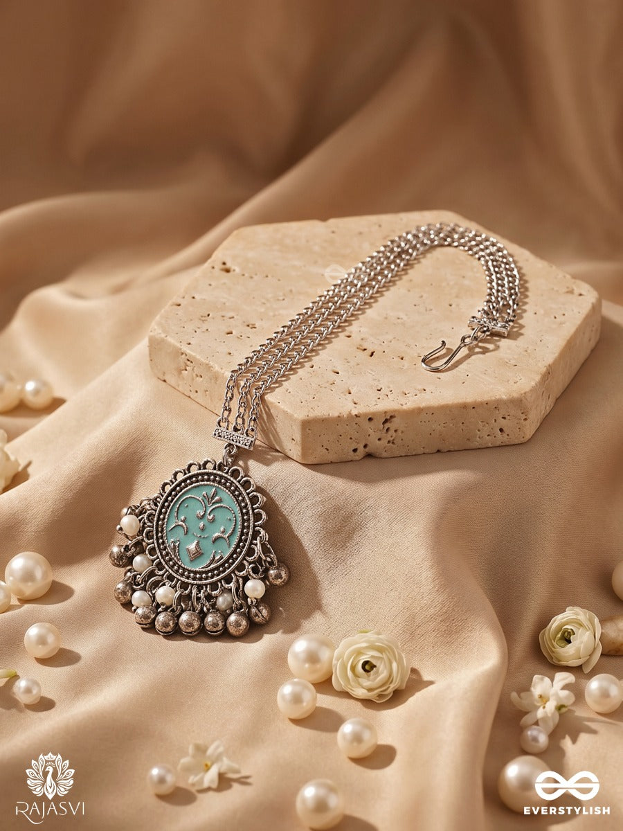 Mahira Reshkaar – Oxidised Maangtika With Turquoise Stone Detailing And Delicate Chain Drops