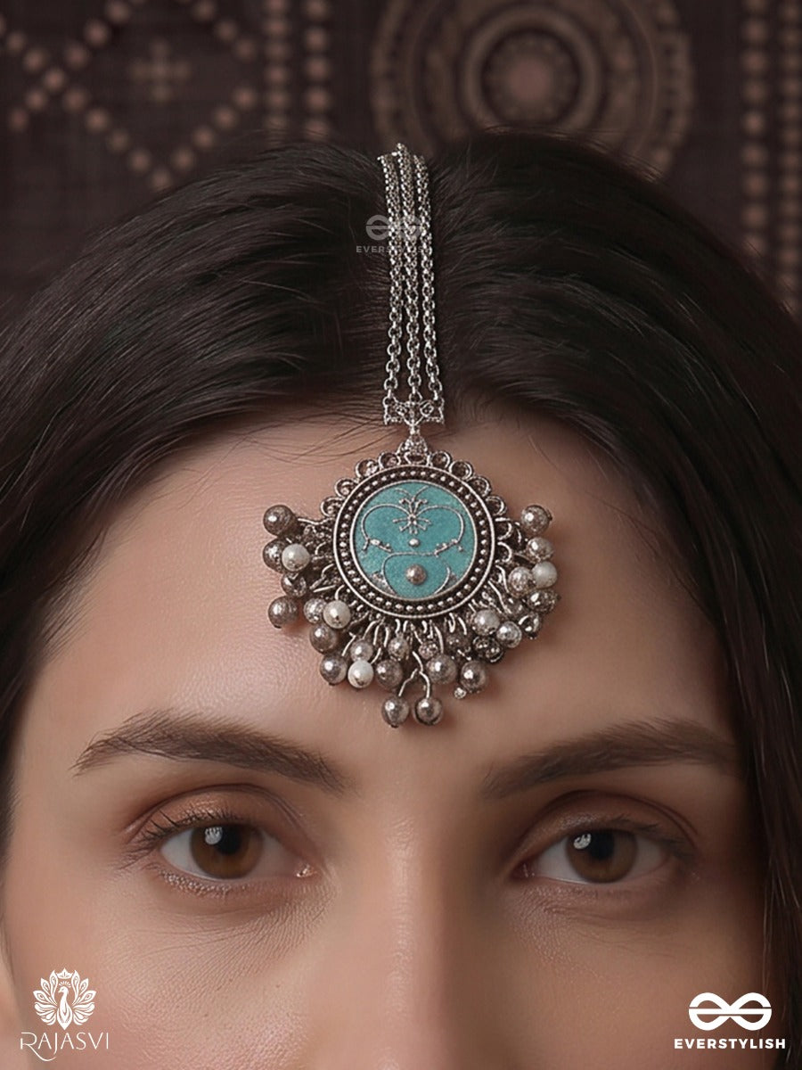 Mahira Reshkaar – Oxidised Maangtika With Turquoise Stone Detailing And Delicate Chain Drops