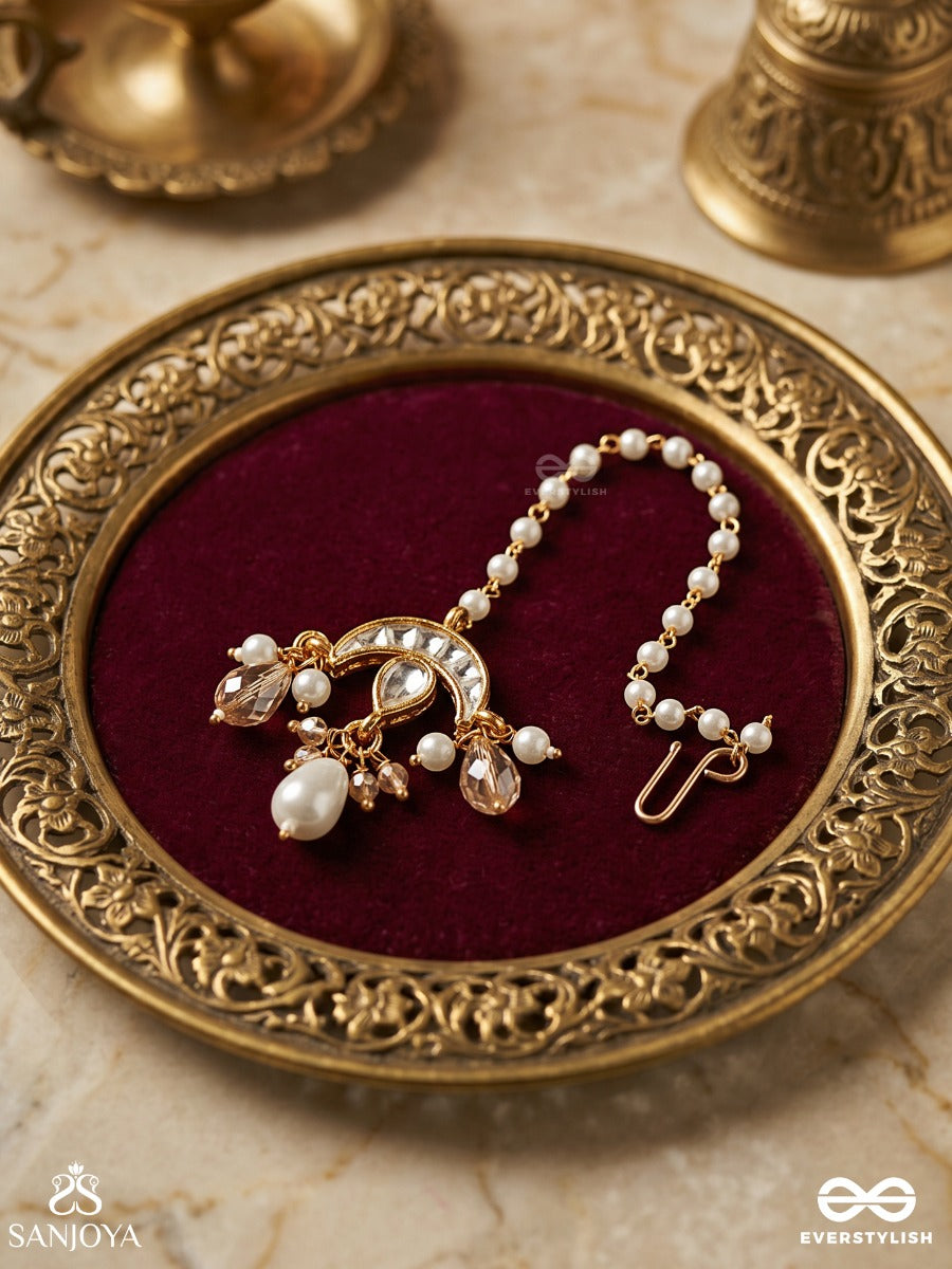 Heerafshaan – Scattered Jewels – Elegant Maangtika With Pearl Chains And Dangling Gem Details