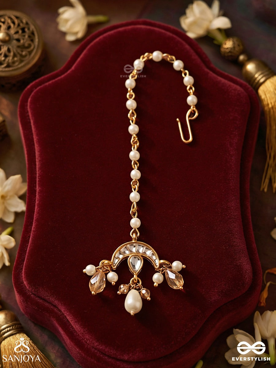 Heerafshaan – Scattered Jewels – Elegant Maangtika With Pearl Chains And Dangling Gem Details