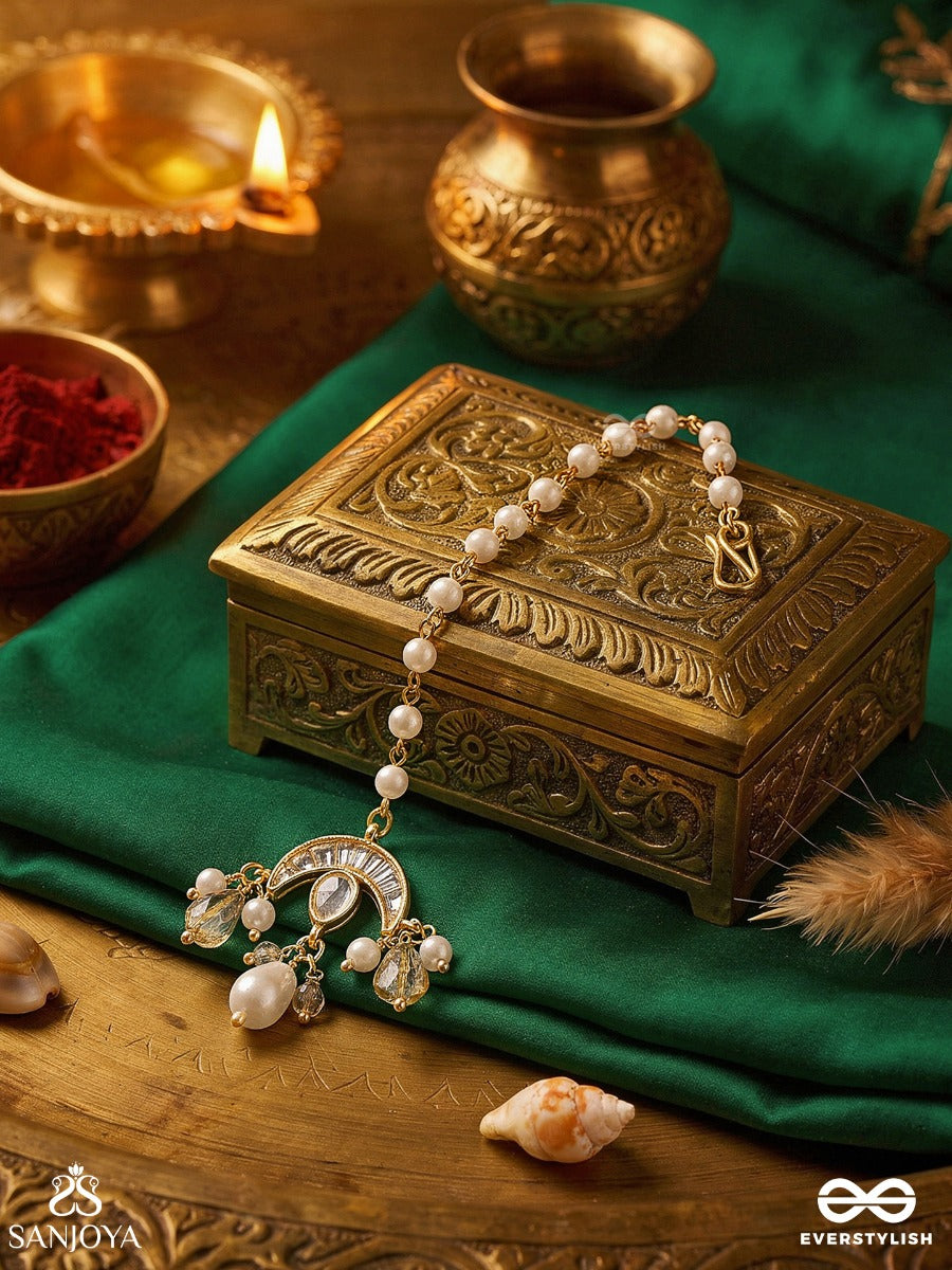 Heerafshaan – Scattered Jewels – Elegant Maangtika With Pearl Chains And Dangling Gem Details