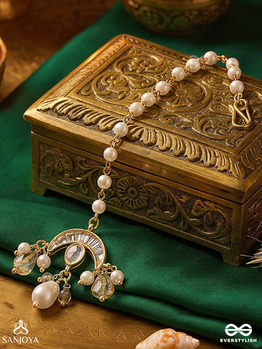 Heerafshaan – Scattered Jewels – Elegant Maangtika With Pearl Chains And Dangling Gem Details