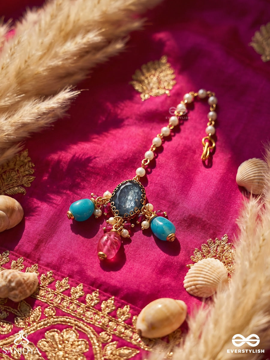 Mahiraftab – Skilled Radiance – Festive Maangtika With Embellished Panels And Multi-Stone Accents